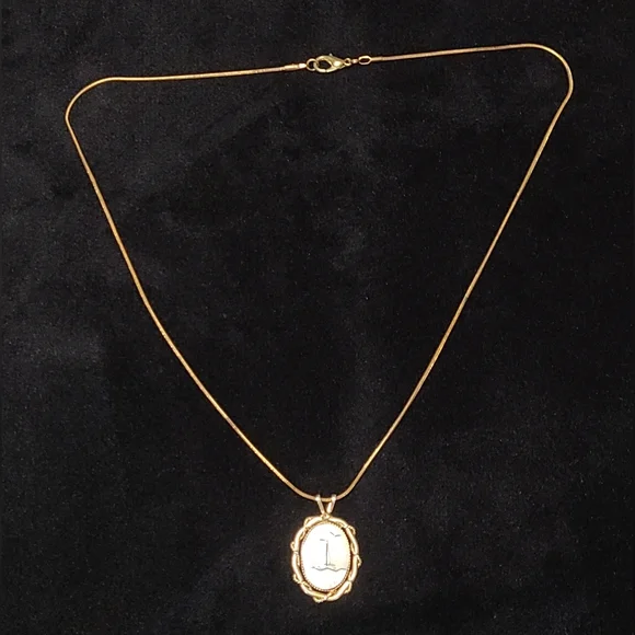 Mother of pearl sailboat vintage necklace - Picture 2 of 5